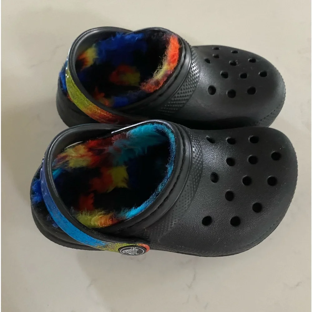 CROCS reposhing this